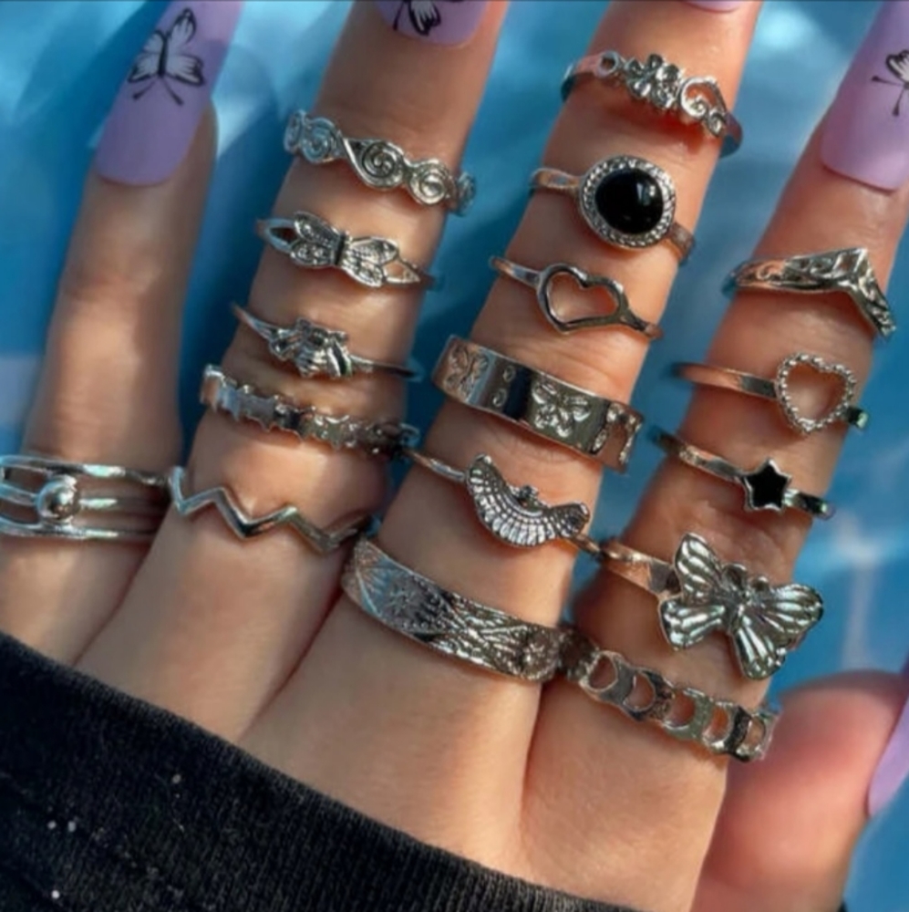 17 Piece Butterfly Ring Set!
